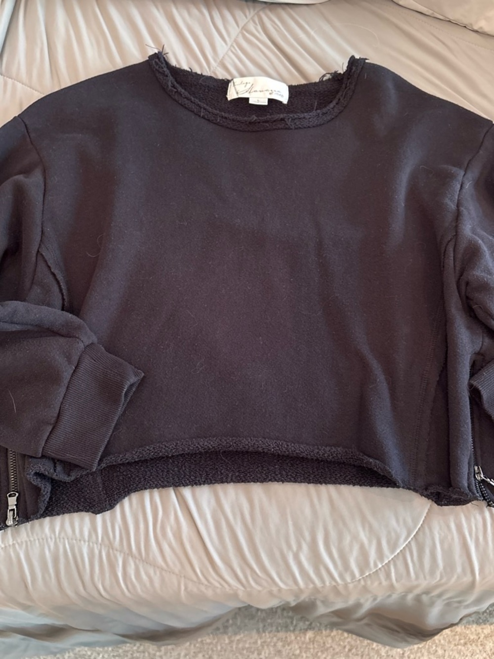 Crop sweatshirt gently worn